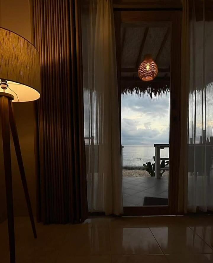 Vns Beachfront Guesthouse Ped Экстерьер фото