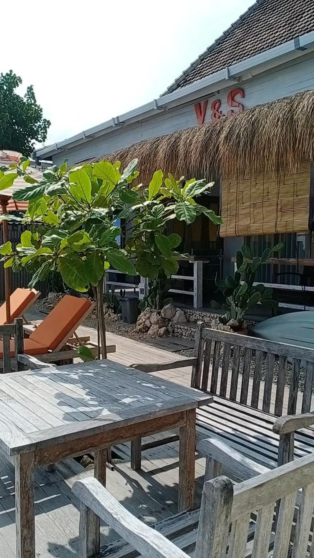 Vns Beachfront Guesthouse Ped Экстерьер фото