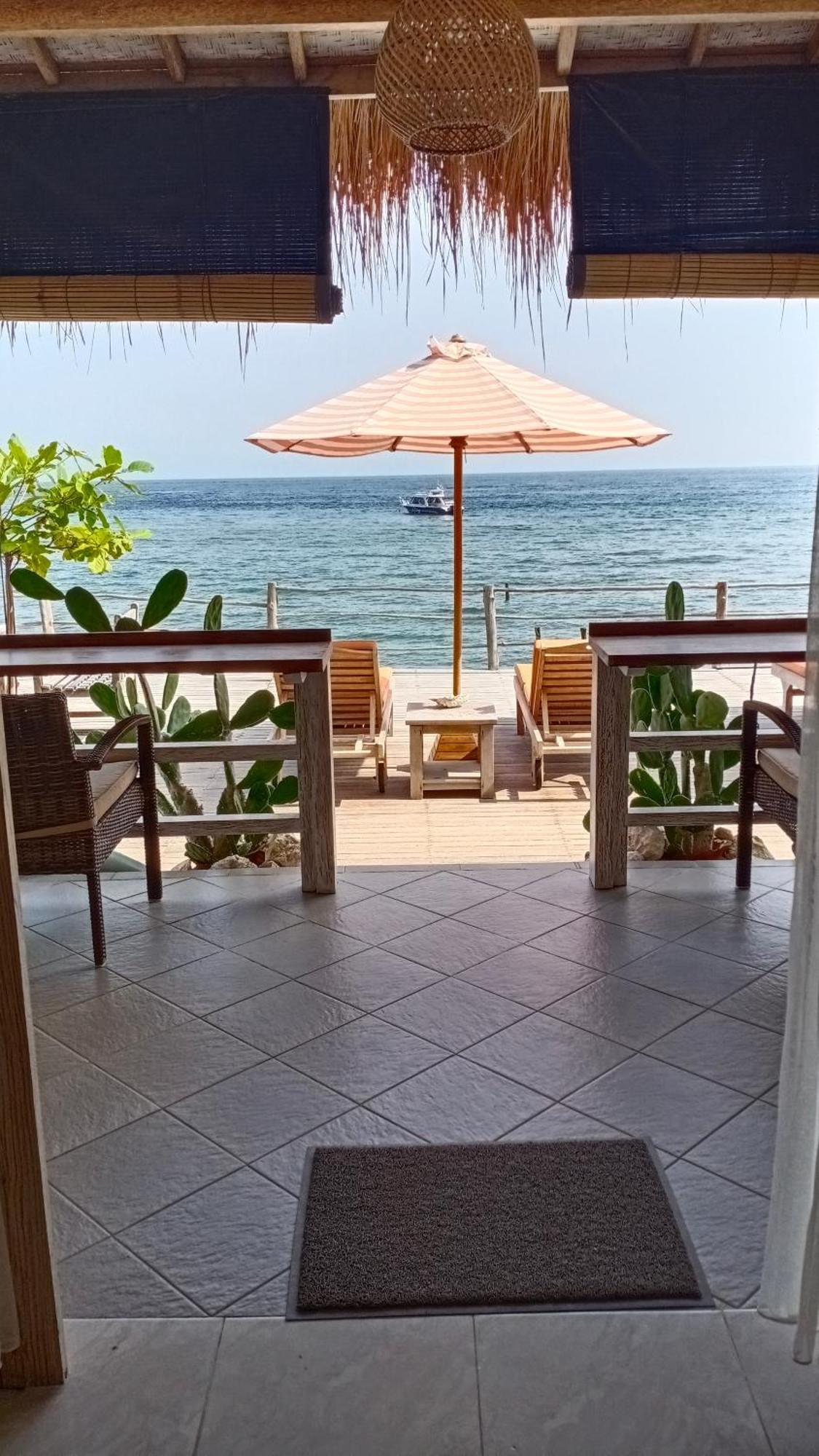 Vns Beachfront Guesthouse Toyapakeh Экстерьер фото